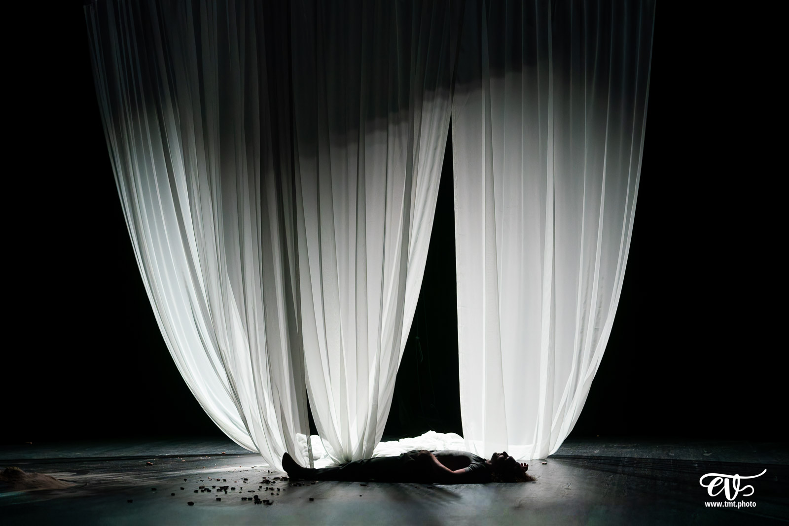 REVENIR (CIE LE TALON ROUGE)